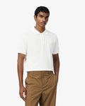 เสื้อโปโลผู้ชาย MINI PIQUÉ BADGE ACCENT STRETCH GOLF POLO SHIRT (White • 70V)